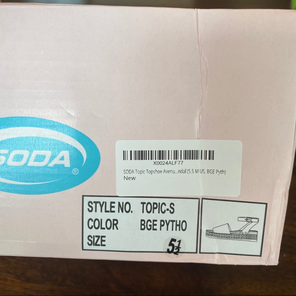 NWT Soda Python Sandals - Picture 13 of 13